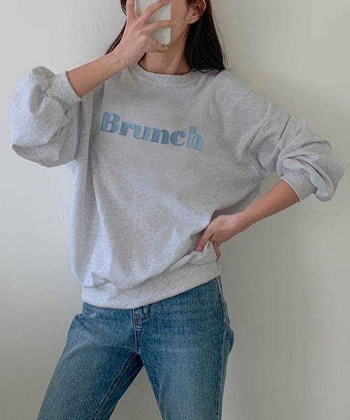 Dalfwin(ダールフィン)の「Brunchカラーロゴオーバーサイズスウェット(スウェット・レディース・ネイビー/ホワイト/グレー・FREE)」の4枚目の写真