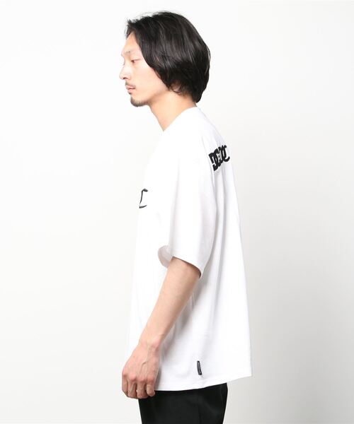DC(ディーシー)の「DC/ディーシー オーバーサイズ バックロゴTシャツ/刺繍ロゴTee DST222014(Tシャツ/カットソー・メンズ・ベージュ/ホワイト/ブラック・M/L/2XL/XL)」の8枚目の写真