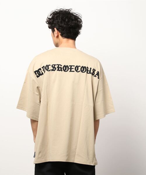 DC(ディーシー)の「DC/ディーシー オーバーサイズ バックロゴTシャツ/刺繍ロゴTee DST222014(Tシャツ/カットソー・メンズ・ベージュ/ホワイト/ブラック・M/L/2XL/XL)」の11枚目の写真
