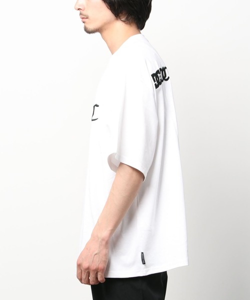 DC(ディーシー)の「DC/ディーシー オーバーサイズ バックロゴTシャツ/刺繍ロゴTee DST222014(Tシャツ/カットソー・メンズ・ベージュ/ホワイト/ブラック・M/L/2XL/XL)」の15枚目の写真