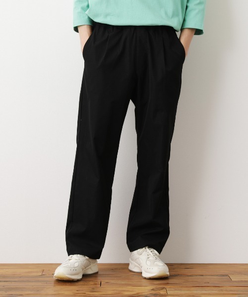 RODEO CROWNS WIDE BOWL（ロデオクラウンズワイドボウル）の「ストレッチタックパンツ（チノパンツ・メンズ・ベージュ/ブラック・LARGE/MEDIUM）」の2枚目の写真