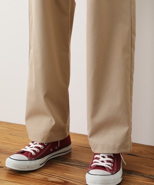 RODEO CROWNS WIDE BOWL（ロデオクラウンズワイドボウル）の「ストレッチタックパンツ（チノパンツ・メンズ・ベージュ/ブラック・LARGE/MEDIUM）」の9枚目の写真