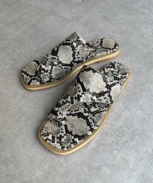フラットトングサンダル