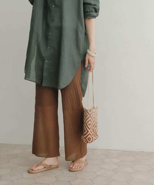 URBAN RESEARCH DOORS(アーバンリサーチドアーズ)の「シャーリングKNITパンツ(その他パンツ・レディース・ブラウン/ネイビー・MEDIUM)」の2枚目の写真