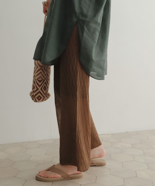 URBAN RESEARCH DOORS(アーバンリサーチドアーズ)の「シャーリングKNITパンツ(その他パンツ・レディース・ブラウン/ネイビー・MEDIUM)」の3枚目の写真