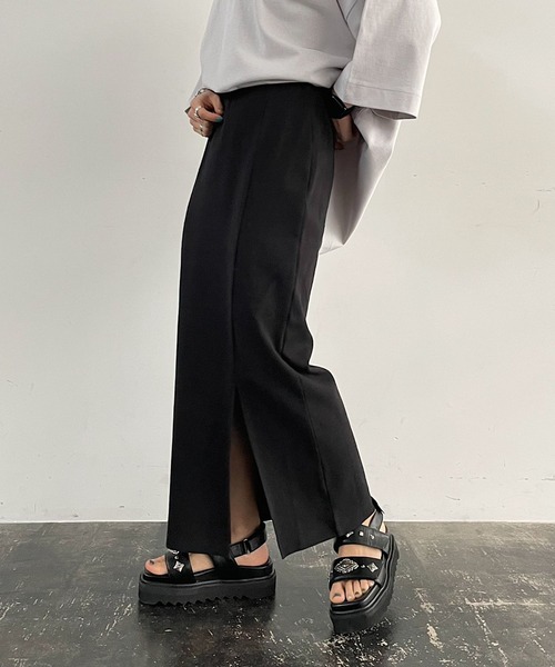 PAGEBOY（ページボーイ）の「カットスリットナロースカート（スカート・レディース・オフホワイト/ブラック/チャコールグレー・FREE）」の3枚目の写真