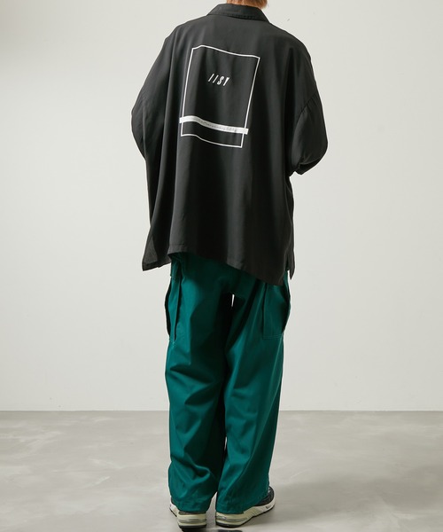 iisy（イージー）の「【 iisy 】ドルマンライクバックプリントシャツ（シャツ/ブラウス・メンズ・ブラック/ライトグレー・S/M/L/XL）」の7枚目の写真