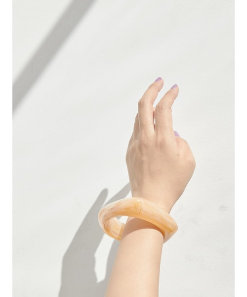 AMERICAN HOLIC（アメリカンホリック）の「マーブルスクエアバングル（バングル/リストバンド・レディース・ホワイト/ベージュ/グリーン/ブラウン・FREE）」の2枚目の写真