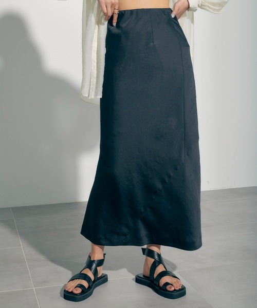 PUBLIC TOKYO(パブリックトウキョウ)の「サテンドレープフレアスカート/ウォッシャブル(スカート・レディース・シルバー/ブラック・FREE)」の18枚目の写真