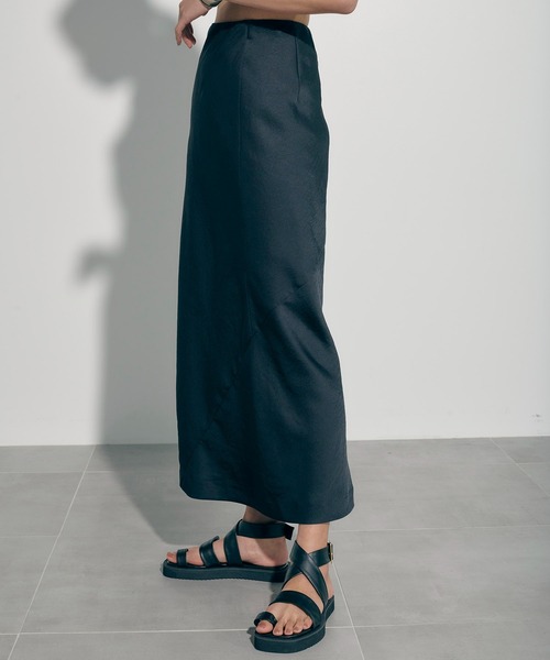 PUBLIC TOKYO(パブリックトウキョウ)の「サテンドレープフレアスカート/ウォッシャブル(スカート・レディース・シルバー/ブラック・FREE)」の19枚目の写真