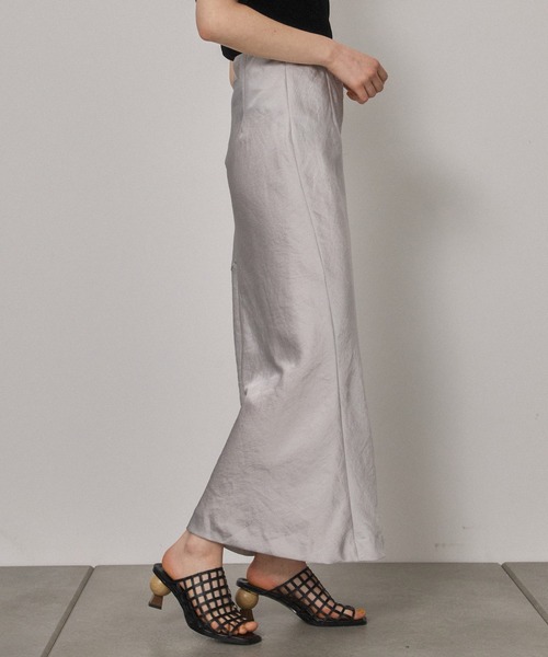 PUBLIC TOKYO(パブリックトウキョウ)の「サテンドレープフレアスカート/ウォッシャブル(スカート・レディース・シルバー/ブラック・FREE)」の13枚目の写真