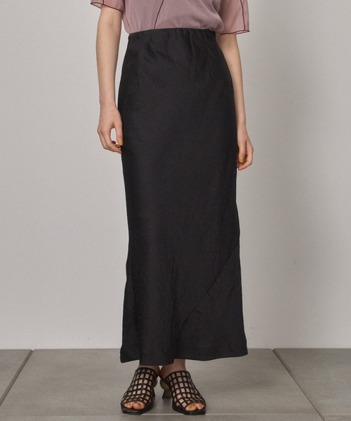 PUBLIC TOKYO(パブリックトウキョウ)の「サテンドレープフレアスカート/ウォッシャブル(スカート・レディース・シルバー/ブラック・FREE)」の5枚目の写真