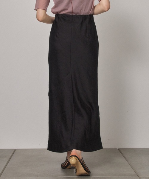 PUBLIC TOKYO(パブリックトウキョウ)の「サテンドレープフレアスカート/ウォッシャブル(スカート・レディース・シルバー/ブラック・FREE)」の7枚目の写真