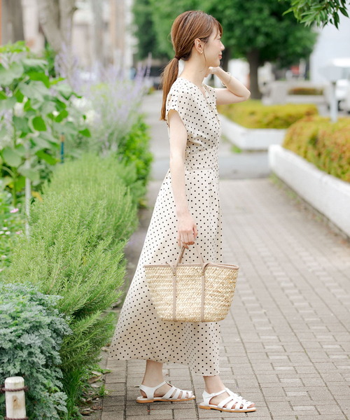 URBAN RESEARCH Sonny Label(アーバンリサーチサニーレーベル)の「ウエストマークドットプリントワンピース(ワンピース・レディース・ベージュ/ブラック・FREE)」の15枚目の写真