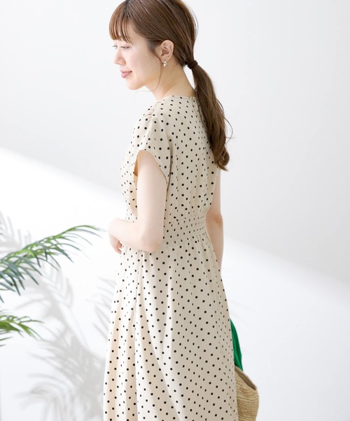 URBAN RESEARCH Sonny Label(アーバンリサーチサニーレーベル)の「ウエストマークドットプリントワンピース(ワンピース・レディース・ベージュ/ブラック・FREE)」の19枚目の写真