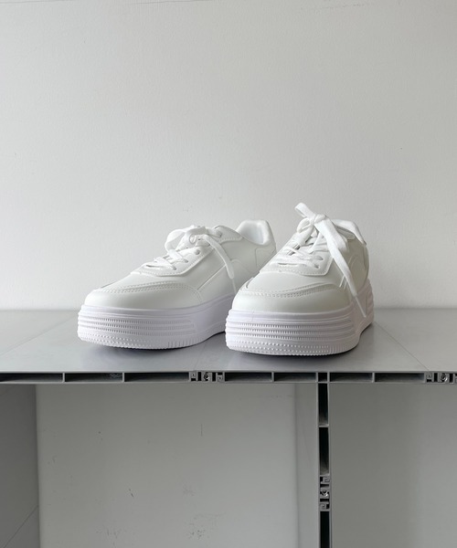 AS KNOW AS plus（アズノゥアズプラス）の「ロゴ 厚底スニーカー（スニーカー・レディース・ホワイト/ブラック/ベージュ・S/M/L/LL）」の7枚目の写真