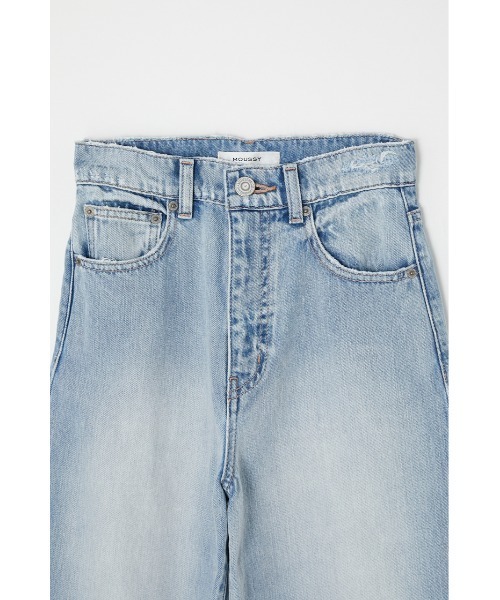 MOUSSY（マウジー）の「RIPPED HEM WIDE FLARE（デニムパンツ・レディース・ライトブルー・1/0/2）」の6枚目の写真