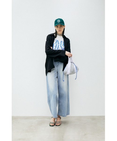 MOUSSY（マウジー）の「RIPPED HEM WIDE FLARE（デニムパンツ・レディース・ライトブルー・1/0/2）」の13枚目の写真