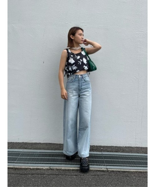 MOUSSY（マウジー）の「RIPPED HEM WIDE FLARE（デニムパンツ・レディース・ライトブルー・1/0/2）」の22枚目の写真