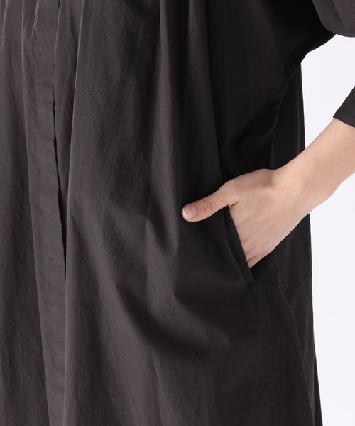 niko and（ニコアンド）の「コットン高密スタンドマキシワンピース