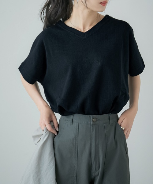 Fashion Letter（ファッションレター）の「Vネックコットンワッフルカットソー（Tシャツ/カットソー・レディース・ブラック/オフホワイト/チャコール・M）」の5枚目の写真
