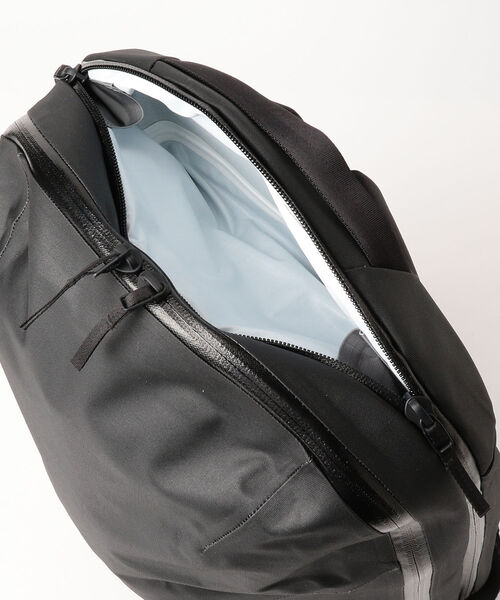 International Gallery BEAMS(インターナショナルギャラリービームス)の「VEILANCE / NOMIN PACK(トートバッグ・メンズ・ブラック・ONE SIZE)」の14枚目の写真