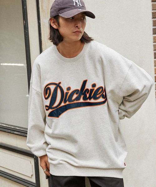 Dickies(ディッキーズ)の「Dickies/ディッキーズ サテンカレッジロゴ刺繍 裏毛オーバーサイズスウェット(スウェット・メンズ・ブルー/オフホワイト/スミクロ/グリーン・XL/L/M)」の10枚目の写真