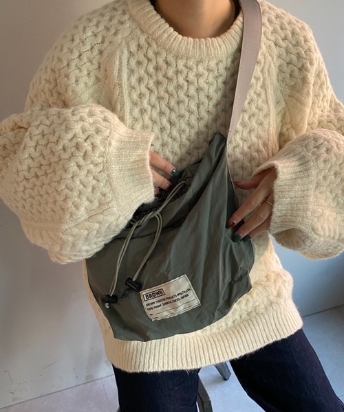 THEATRE PRODUCTS(シアタープロダクツ)の「【BROWN THEATRE PRODUCTS】 別注ゼッケンショルダーバッグ(ショルダーバッグ・レディース・ブラック/グレー/カーキ/オフホワイト/オリーブ/ブラウン/チャコールグレー/ダークグリーン/ブルー/アイボリー/イエロー/ピンク/ベージュ・FREE)」の10枚目の写真