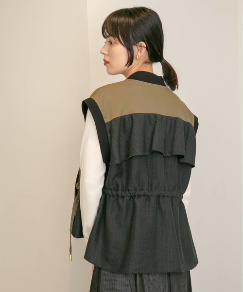 Eimee Law(エイミーロウ)の「バックフリルミリタリーベストブルゾン(ブルゾン・レディース・ブラック/ベージュ/カーキ・38)」の10枚目の写真
