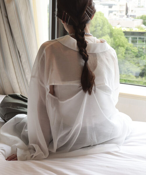 fredy repit（フレディレピ）の「バックスリット シアーシャツ（シャツ/ブラウス・レディース・ブラック/パープル/オフホワイト・38）」の4枚目の写真