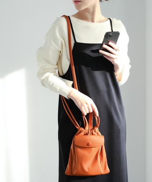 Chaco closet(チャコ クローゼット)の「スマホポケット付き巾着ショルダーバッグ(ショルダーバッグ・レディース・オレンジ/ブラック/パープル/ピンク/アイボリー/グリーン・FREE)」の6枚目の写真