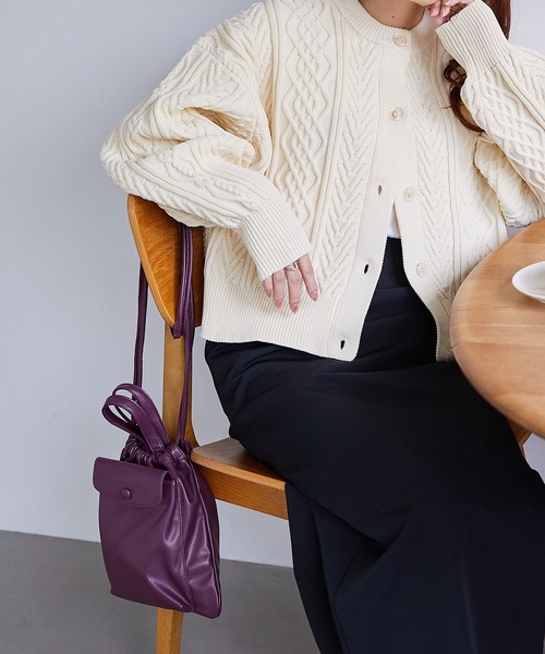 Chaco closet(チャコ クローゼット)の「スマホポケット付き巾着ショルダーバッグ(ショルダーバッグ・レディース・オレンジ/ブラック/パープル/ピンク/アイボリー/グリーン・FREE)」の7枚目の写真