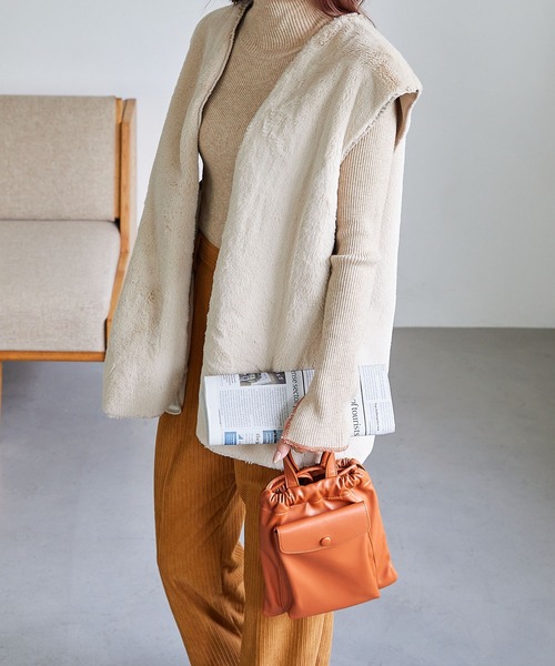 Chaco closet(チャコ クローゼット)の「スマホポケット付き巾着ショルダーバッグ(ショルダーバッグ・レディース・オレンジ/ブラック/パープル/ピンク/アイボリー/グリーン・FREE)」の17枚目の写真