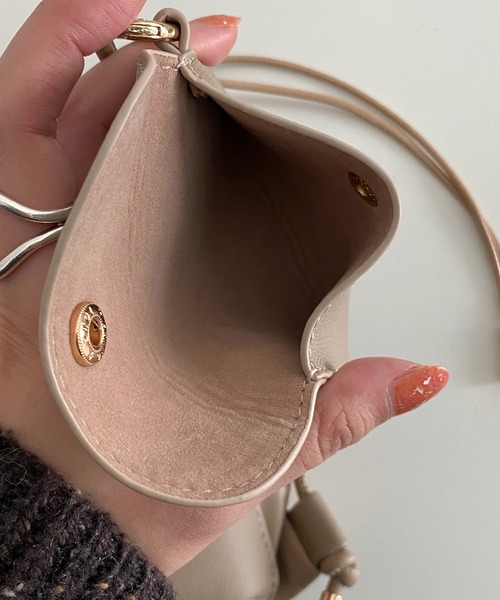 DouDou（ドゥドゥ）の「巾着スマホショルダー（ショルダーバッグ・レディース・アイボリー/ブラック/ベージュ・FREE）」の4枚目の写真