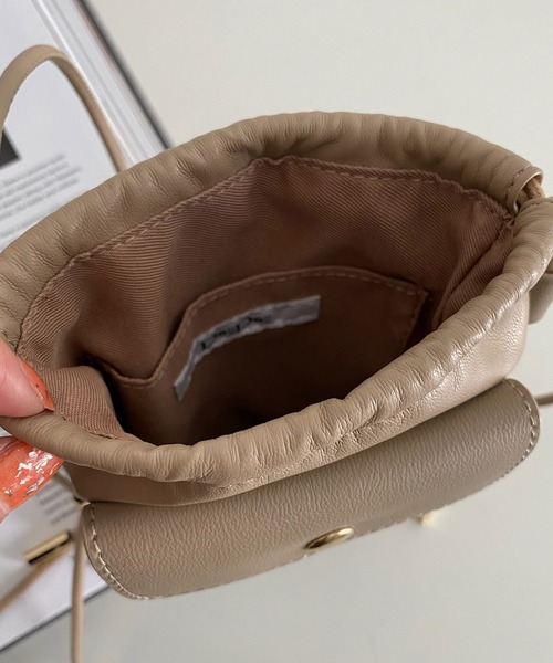 DouDou（ドゥドゥ）の「巾着スマホショルダー（ショルダーバッグ・レディース・アイボリー/ブラック/ベージュ・FREE）」の11枚目の写真