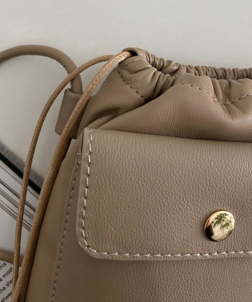 DouDou（ドゥドゥ）の「巾着スマホショルダー（ショルダーバッグ・レディース・アイボリー/ブラック/ベージュ・FREE）」の13枚目の写真