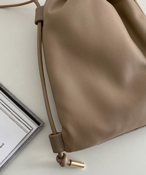 DouDou（ドゥドゥ）の「巾着スマホショルダー（ショルダーバッグ・レディース・アイボリー/ブラック/ベージュ・FREE）」の9枚目の写真