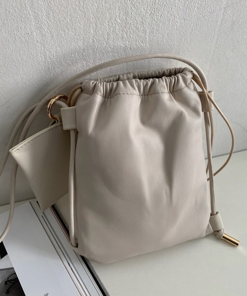 DouDou（ドゥドゥ）の「巾着スマホショルダー（ショルダーバッグ・レディース・アイボリー/ブラック/ベージュ・FREE）」の7枚目の写真