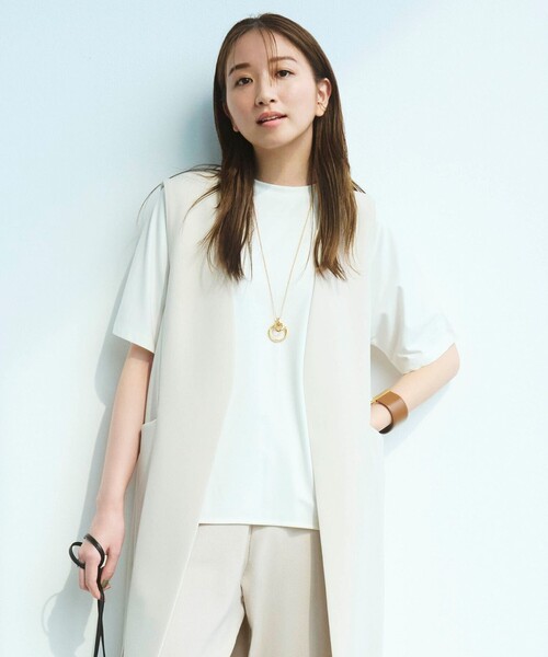 UNFILO(アンフィーロ)の「【新色追加!/接触冷感】マイビューティ フォルムTシャツ(Tシャツ/カットソー・レディース・ライトイエロー系/ネイビー系2/ベージュ系2/ホワイト系2/ブラック系/黄土色系・X-LARGE)」の2枚目の写真