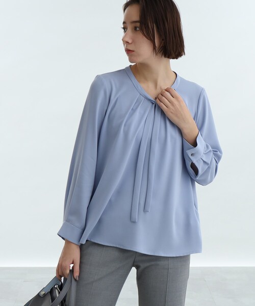 INDIVI（インディヴィ）の「◆【洗える/UV/吸水速乾】ボウタイブラウス（シャツ/ブラウス・レディース・ネイビー/オフホワイト/黄緑系6/サックスブルー系5・40/38/36/03/05/12/15 /13/19）」の4枚目の写真