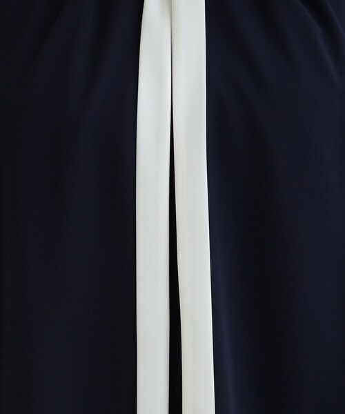 INDIVI（インディヴィ）の「◆【洗える/UV/吸水速乾】ボウタイブラウス（シャツ/ブラウス・レディース・ネイビー/オフホワイト/黄緑系6/サックスブルー系5・40/38/36/03/05/12/15 /13/19）」の5枚目の写真