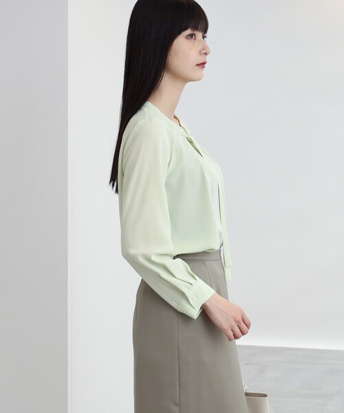 INDIVI（インディヴィ）の「◆【洗える/UV/吸水速乾】ボウタイブラウス（シャツ/ブラウス・レディース・ネイビー/オフホワイト/黄緑系6/サックスブルー系5・40/38/36/03/05/12/15 /13/19）」の22枚目の写真