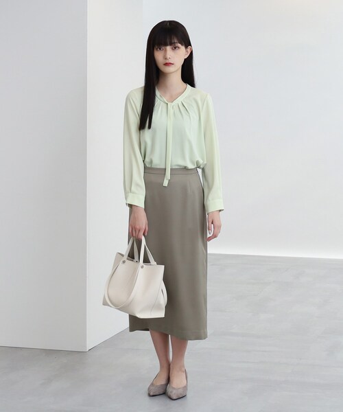 INDIVI（インディヴィ）の「◆【洗える/UV/吸水速乾】ボウタイブラウス（シャツ/ブラウス・レディース・ネイビー/オフホワイト/黄緑系6/サックスブルー系5・40/38/36/03/05/12/15 /13/19）」の11枚目の写真