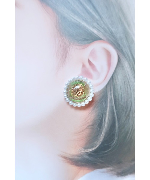 tone(トーン)の「【hazeleyes】パールが光るボリュームラウンド小ぶりイヤリング(Bonbonami ボンボンアミ)(MA)(イヤリング・レディース・グリーン/ブラウン/レッド・FREE)」の7枚目の写真