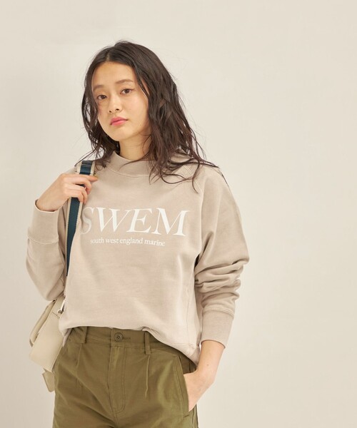 Odub（オーダブ）の「Odub:〈手洗い可能〉ハイネック スウェット（スウェット・レディース・ベージュ系その他/ナチュラル/コバルトブルー・ONE SIZE）」の2枚目の写真
