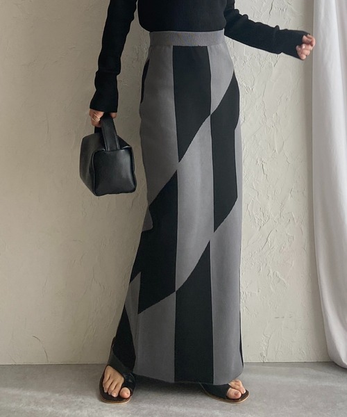 She's Closet(シーズクローゼット)の「ジャガード柄幾何学ハイウエストスリットニットロングタイトナロースカート(スカート・レディース・グリーン/ブラック/グレー/ベージュ/チャコール・FREE)」の4枚目の写真