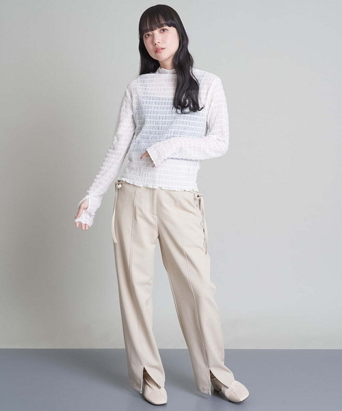 A de a.v.v(アードアー・ヴェ・ヴェ)の「シャーリングシアーハイネックプルオーバー(Tシャツ/カットソー・レディース・ブラック/ホワイト/イエロー・39)」の4枚目の写真