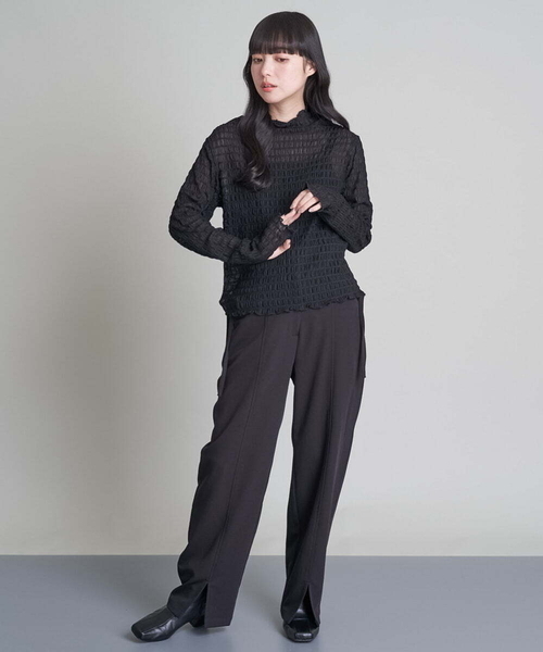 A de a.v.v(アードアー・ヴェ・ヴェ)の「シャーリングシアーハイネックプルオーバー(Tシャツ/カットソー・レディース・ブラック/ホワイト/イエロー・39)」の8枚目の写真