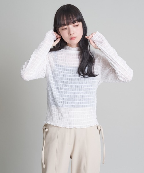 A de a.v.v(アードアー・ヴェ・ヴェ)の「シャーリングシアーハイネックプルオーバー(Tシャツ/カットソー・レディース・ブラック/ホワイト/イエロー・39)」の2枚目の写真