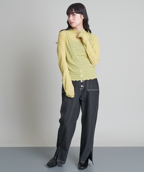 A de a.v.v(アードアー・ヴェ・ヴェ)の「シャーリングシアーハイネックプルオーバー(Tシャツ/カットソー・レディース・ブラック/ホワイト/イエロー・39)」の18枚目の写真